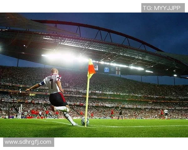 孤独的足球明星在绿茵场上追逐梦想的背影与心灵的挣扎