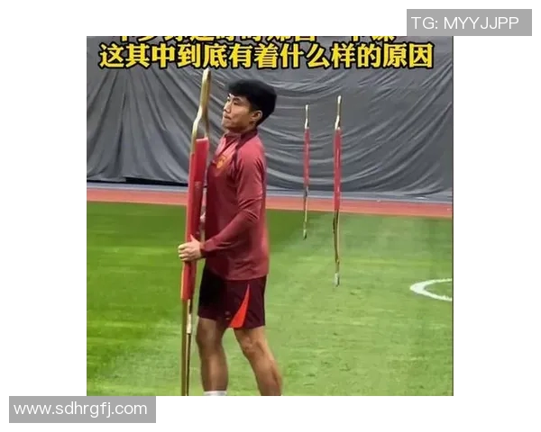 足球明星受伤揭秘骨折部位引发球迷关注与担忧